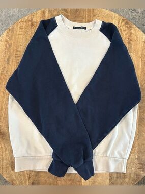 Brandy Melville Crewneck Sweatshirt Raglan Sleeves Navy and Cream